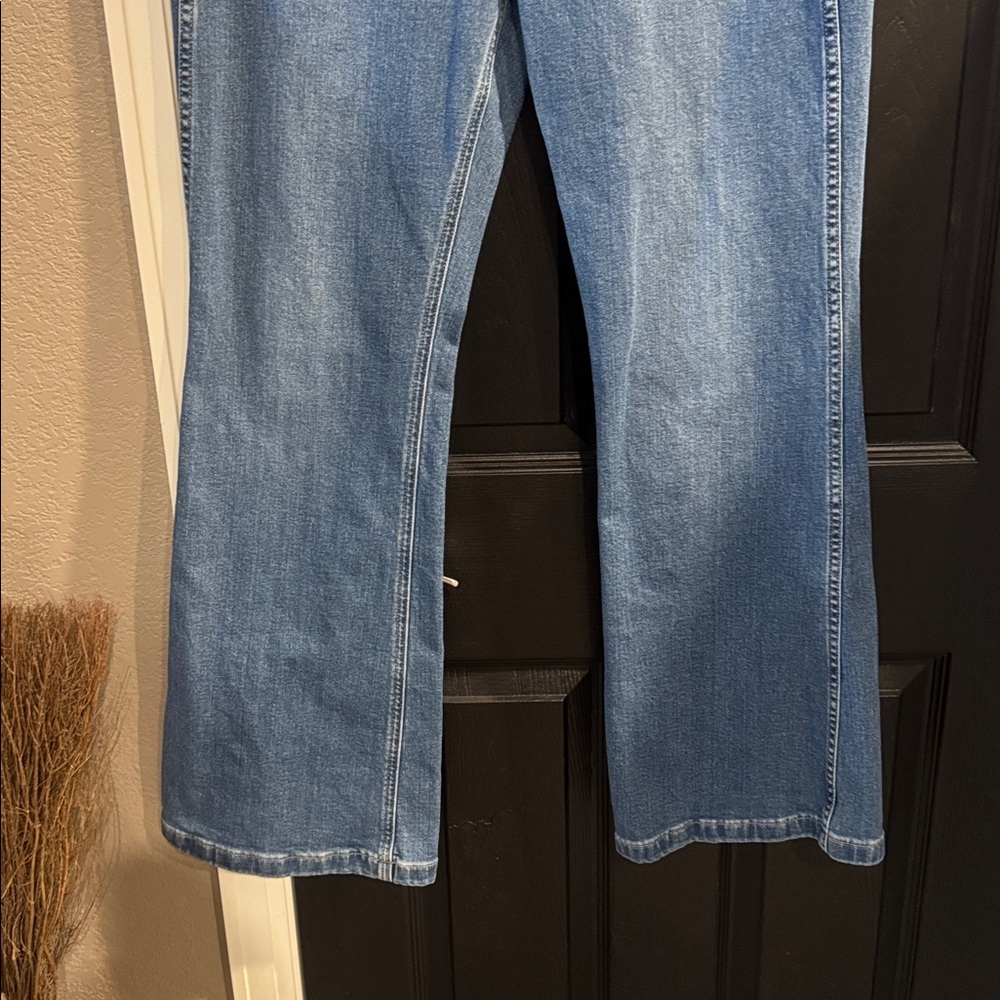 GAP Women's Flare Jeans in Blue - Picture 3 of 5